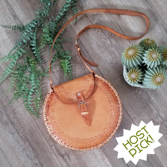 Handbags - HP!🎉 Artisan Mexican Tooled Leather Round Bag